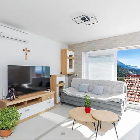 2 Bedroom Lovely In Ferienhaus Brela
