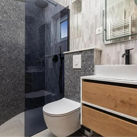 2 Bedroom Lovely In בית נופש ברלה
