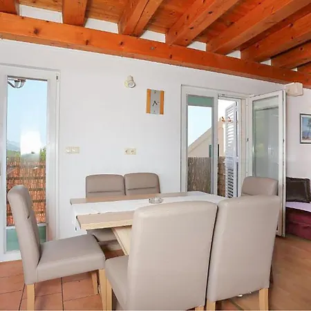 2 Bedroom Lovely In ברלה