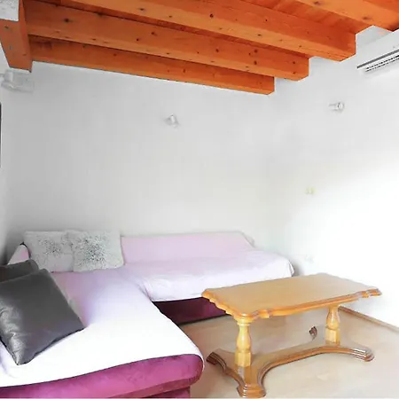 2 Bedroom Lovely In * ברלה